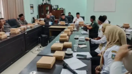 Komisi A melakukan hearing marahon untuk membahasa soal lkahan KDMP yang macet di beberapa desa, akibat persoalan lahan.  DPRD mencari solsi konkret persoalan ahan ino, termasuk lahan bekas SD Pulo, Jombang, 8 April 2026. Foto: ist