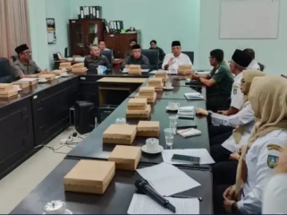 Komisi A melakukan hearing marahon untuk membahasa soal lkahan KDMP yang macet di beberapa desa, akibat persoalan lahan.  DPRD mencari solsi konkret persoalan ahan ino, termasuk lahan bekas SD Pulo, Jombang, 8 April 2026. Foto: ist