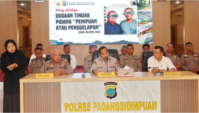 
					Kapolres Padangsidempuan menggelar konferensi pers pengungkapan praktik licik Kepala Seksi Bendahara Polres Aiptu Risdianto Lubis, yang menjaminkan 34 SK polisi untuk kredit di BRI senilai Rp10,2 miliar. Foto: dok/polres Padangsidempuan