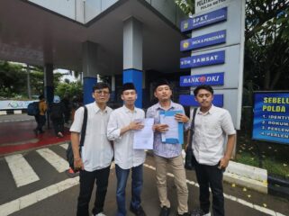 Ketua Umum FPII, Muhammad Fathur Rozaq, ke Sentra Pelayanan Kepolisian Terpadu (SPKT) Polda Metro Jaya, Kamis 16 April 2026. Foto: dok/ FPII