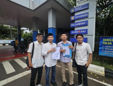 Ketua Umum FPII, Muhammad Fathur Rozaq, ke Sentra Pelayanan Kepolisian Terpadu (SPKT) Polda Metro Jaya, Kamis 16 April 2026. Foto: dok/ FPII