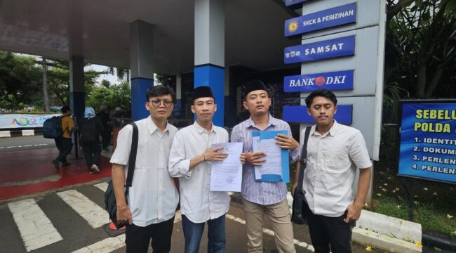 Ketua Umum FPII, Muhammad Fathur Rozaq, ke Sentra Pelayanan Kepolisian Terpadu (SPKT) Polda Metro Jaya, Kamis 16 April 2026. Foto: dok/ FPII