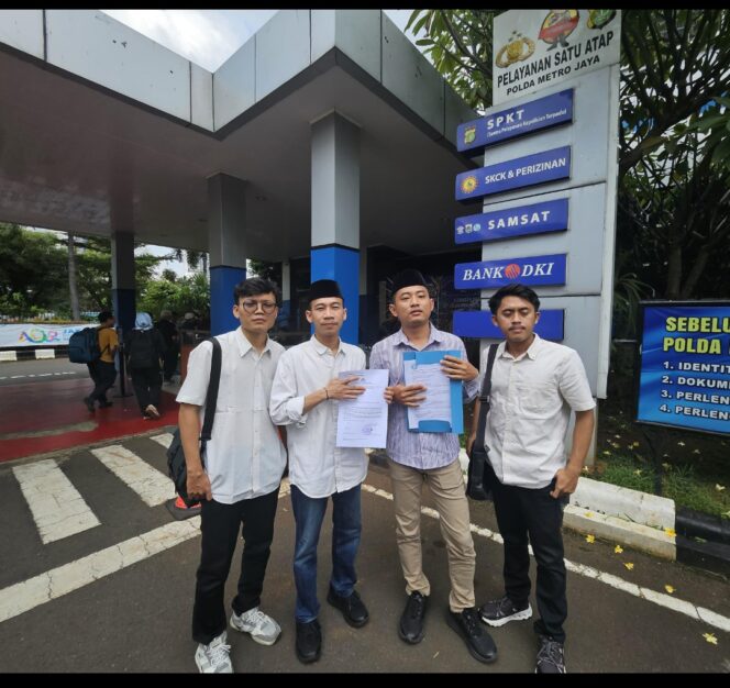 
					Ketua Umum FPII, Muhammad Fathur Rozaq, ke Sentra Pelayanan Kepolisian Terpadu (SPKT) Polda Metro Jaya, Kamis 16 April 2026. Foto: dok/ FPII