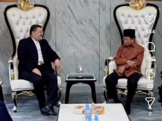 Dubes Iran untuk Indonesia Mohammad Boroujerdi saat melakukan kunjungan persahabatan di kantor Kemenag di Jakarta. Foto: Instagram@iraninindonesia