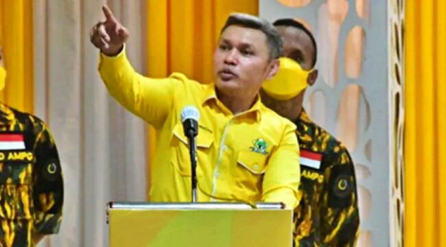 Agraphinus Kei alias Nus Kei, Bendahara Golkar Maluju, tewas ditikam saat pintu kedatangan Bandara Sadsuitubun, Maluku Tenggara, Minggu siang, 19 April 2026. Foto: ist