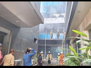 Gedung Bina Pemerintahan Kemendagri Pasar Minggu, Jakarta, alami kebakaran, Senin siang 20 April 2026. Foto: antara