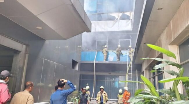 Gedung Bina Pemerintahan Kemendagri Pasar Minggu, Jakarta, alami kebakaran, Senin siang 20 April 2026. Foto: antara