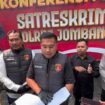 Kasat Reskrim Polres Jombang AKP Dimas Robin Alexander saat menggelar konferensi pers di Mapolres Jombang, Selasa, 21 April 2026. Foto: Instagram@polres_jomvang