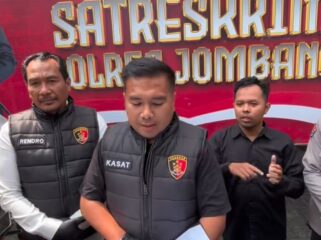 Kasat Reskrim Polres Jombang AKP Dimas Robin Alexander saat menggelar konferensi pers di Mapolres Jombang, Selasa, 21 April 2026. Foto: Instagram@polres_jomvang