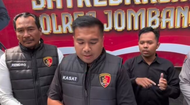 Kasat Reskrim Polres Jombang AKP Dimas Robin Alexander saat menggelar konferensi pers di Mapolres Jombang, Selasa, 21 April 2026. Foto: Instagram@polres_jomvang