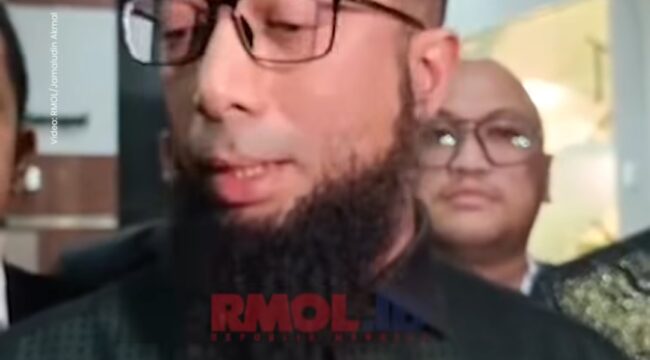 Khalid Basalamah adalah pemilik yravel biro haji Uhud Tour, yang beroperasi di bawah PT Zahra Oto Mandiri. Kembalikan uang Rp8,4 ke KPK. Foto: instgaram@ rmold.id