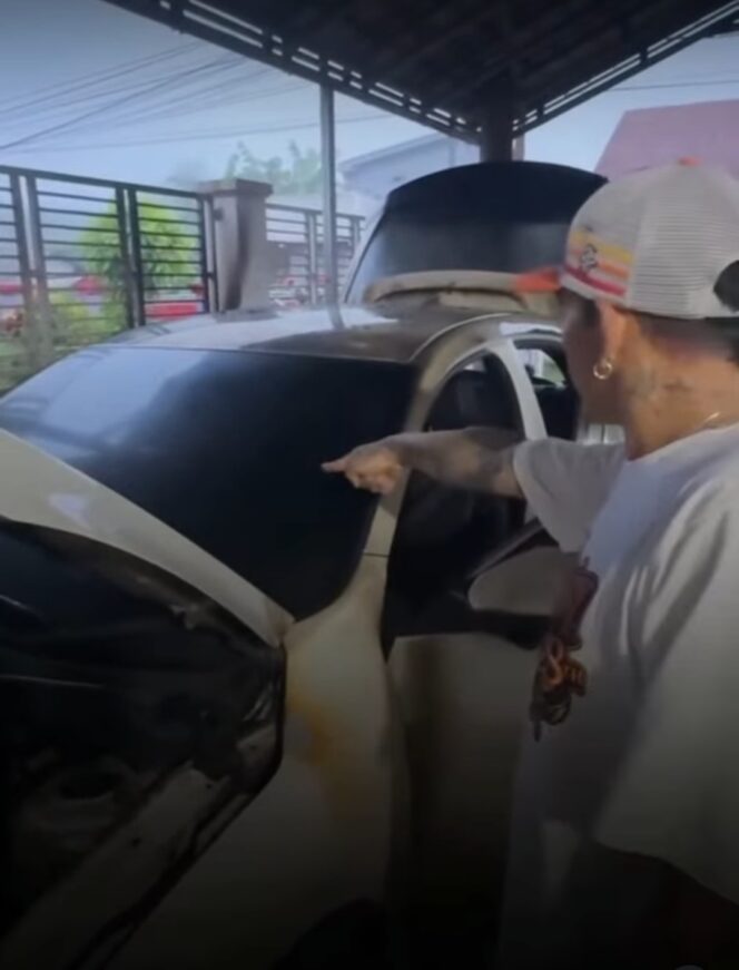 
					Rumah Kades Hoho Alkaf Diteror, Dilempari Bom Molotov Civic Turbonya Terbakar