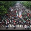 Foto dokumentasi aksi demo ojol, Jalan Ahmad Yani, Surabaya. Foto: Instagram@suara surabaya media