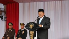 Agus Purnomo, Sekda Pemkab Jombabg menjadi inspektur upacara apel peringatan Hari Otonomi Daerah, Senin 27 April 2026. Foto: Diskominfo Pemkab Jombang
