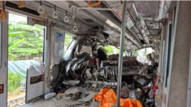 Kecelakaan maut segi tiga, antara taksi listrik denfan KRL Commuterline, dan Ka Argo Anggrek menyebabakam 14 orang tewas, terjadi Senin malam, 27 April 2026. Foto: metroTV