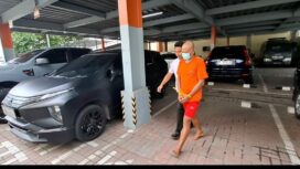 Tersanngka pecatan ASN  Pemkab Gresik, digiring ke tahaban, setekah ditangkap di Polres, Gresik. Foto: Ist