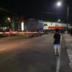 KA Dhoho hantam truk pasir yang mogok di rel, Sananwetan, Blitar, Selasa malam sekitar pukul 21.45. Sopir dan kernet selamat. Foto: ist