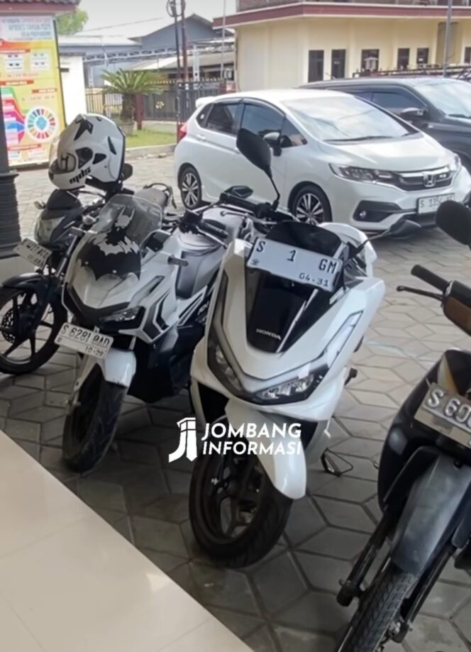 
					Kades Pucangsari, Gudo Jombang, M. Shony sudah belanja motor baru jenis PCX dapat harga Rp38,3 juta. Foto: Instagram@jombanginformasi