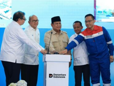 Presiden Prabowo bersams sejumlah menteri melakukan groundbreaking 13 proyek hilirisasi deng nilai investasi Rp116 triliun, tersebar di Jawa dan Indonesia Timur. Foto: instagram@presidenrepublikindonesia
