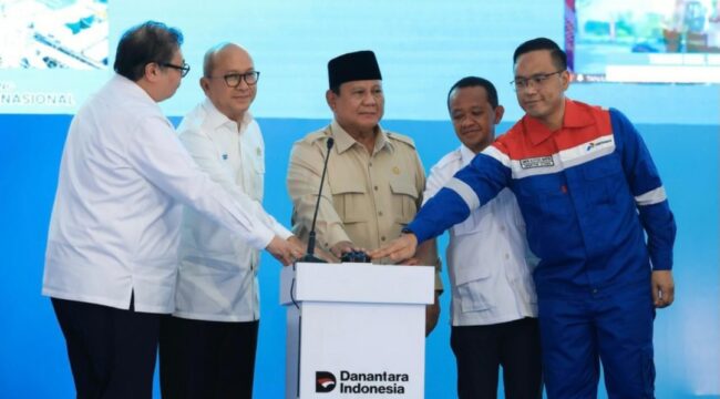Presiden Prabowo bersams sejumlah menteri melakukan groundbreaking 13 proyek hilirisasi deng nilai investasi Rp116 triliun, tersebar di Jawa dan Indonesia Timur. Foto: instagram@presidenrepublikindonesia