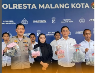 Polresta Malang emnggellar konferensi pers, penungkapan kasus kebakaran gudan rokok Suket Teki. Terungkan, lima penajag gudang senagaj membakar gudsang itu untuk menutupi penggelapan rokomk yang mereka lakukan. FotoL Instagram@infomalangan
