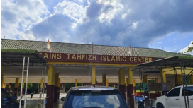 Satu siswaa bernama Muhammad Awil, 15, tahun pelajar SMP Sains Tahfiz Islamic Center di Kabupaten Siak, Riau, saat ujian praktik sains. Foto: antara