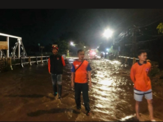 Inilah jembatan Buk Wedi, di Jl. Ir Juanda kota Pasuruan, yanfg setiap tahun selalu teredam hujan. Jembatan ini akan dirahbilitasi dengan konstruksi baru menelan anggaran Rp 14 milia rlebioh. Ditutup mulai 6 April 2026. Foto: Ist