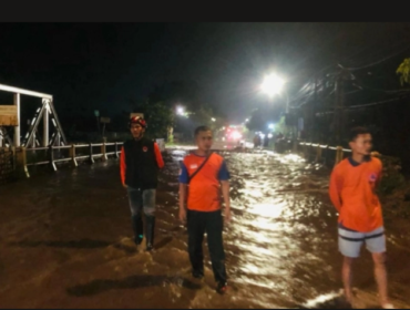 Inilah jembatan Buk Wedi, di Jl. Ir Juanda kota Pasuruan, yanfg setiap tahun selalu teredam hujan. Jembatan ini akan dirahbilitasi dengan konstruksi baru menelan anggaran Rp 14 milia rlebioh. Ditutup mulai 6 April 2026. Foto: Ist