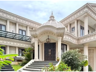 Inilah rumah (sitana) pasangan selebriti Anang Hermansyah dan Ashanty di Cinere, yang dijual dengan harga Rp 25 miliar semula dipatok Rp 35 miliar. Foto: griyaproperty