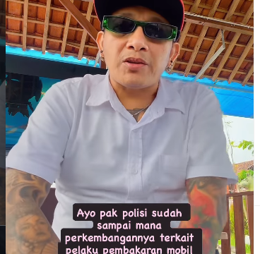 Melalui akun Instagram@hoho_alkaf, kades Hoho ungkapkan keluhannya kepada polisi yang ia angga[ lanbat menangani kasus teror bom molotov di rumahnya. Foto: instagram@hoho_alkaf