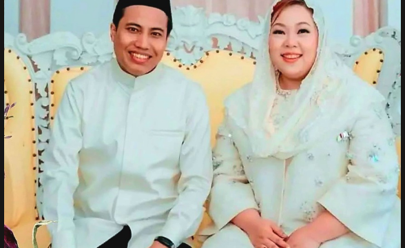Putri pasangan Presiden IV Indonesia KH Abdurrhaman Wahid dengan Ibu Shinta Nuriayah, Inayah Wulandari mengakhir masan lajang dipersunting oleh  Dr. KH. Muhammad Shalahuddin A. Warits, pengasuh Ponpes Annuqayah di Guluk-Guluk, Sumenep, Madura, Jawa Timur, resmi mempersunting Nyai Inayah Wulandari Wahid, putri bungsu almarhum Presiden ke-4 KH. Abdurrahman Wahid (Gus Dur), pada Minggu, 5 April 2026. Foto: ist/ keluarga
