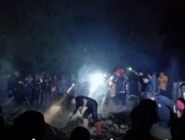 Warga masyarakar Dusun Sidokalang, Desa Penompo, Kecamatan Jetis, Kabupaten Mojokerto, hangus terbakar pada Sabtu, 4 April 2026, sekitar pukul 20.00 WIB. Kebakaran ini mengakibatkan satu orang penghuni tewas, yaitu pemilik rumah bernama Markonah (52). Foto: Instagaram@inijawatimur