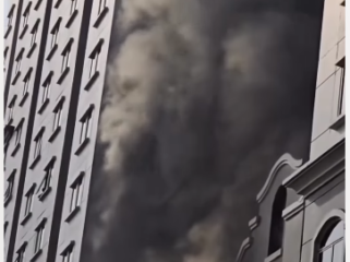 Kebakaran melanda apartemen Mediterania Tanjung Duren, Jakarta Barat, Kamis pagi 07.30,, 30 April 2026. Foto: Istagrgam@jktkreativemedia