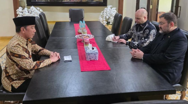 Mantan Presiden ke-7 RI Joko Widodo (Jokowi) menerima kunjungan Duta Besar (Dubes) Iran untuk Indonesia, Mohammad Boroujerdi di kediamannya Solo, Rabu 1 April 2026. Foto: Ist