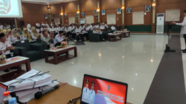 Bupati Jombang, H Warsubi memberikan sambutan acara peleasan sebanyak 115 ASn di lingkungan pemkab yang telah menjalani purnabakti, Rabu 15 April 2026. Foto: jombangkab.go.id