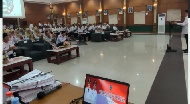 
					Bupati Jombang, H Warsubi memberikan sambutan acara peleasan sebanyak 115 ASn di lingkungan pemkab yang telah menjalani purnabakti, Rabu 15 April 2026. Foto:  jombangkab.go.id