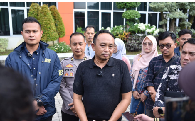 
					Kepala BKPSDM Kabupaten Gresik, Agung Endro Dwi Setyo Utomo, melaporkan dugaan penipuan rekrutmen ASN ke Polres Gresik pada Jumat, 10 April 2026. Foto: ist