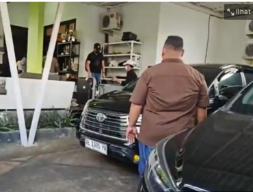 KPK melakukan penggeledahan rumah dinas kepala dinas Kominfo, Kota Madiun, Noor Falah, di jalan Jalan Aneka Sari 4B, Kelurahan Rejomulyo, Kecamatan Kartoharjo, Kota Madiun, Jawa Timur. Penggeldahan dilanjutkan ke kantor PT Uler Raya, Jiwan, Sabtu Minggu 5-6 April 2026. Foto: instagram@info_madioen