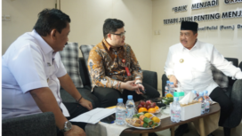 (kiri-kanan) Bupati Nganjuk, Bupatu Kediri, dan Bupati Jombang melakukan pertemuan segi tiga untuk membahas rencana pembangunan fly over Mengreng, Rabu 8 April 2026. Foto: Kominfo Pemkab Jombang