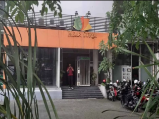 Kantor PD Pasar Surya, Surabaya saat mengelola 64 pasar akti dari 74 pasar yang tersebar di Timur, Utara dam Barat. Menangani sekiutar 12.000 pedagang. Foto: genpi.co