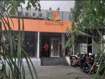 Kantor PD Pasar Surya, Surabaya saat mengelola 64 pasar akti dari 74 pasar yang tersebar di Timur, Utara dam Barat. Menangani sekiutar 12.000 pedagang. Foto: genpi.co