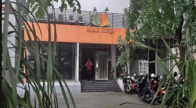 Kantor PD Pasar Surya, Surabaya saat mengelola 64 pasar akti dari 74 pasar yang tersebar di Timur, Utara dam Barat. Menangani sekiutar 12.000 pedagang. Foto: genpi.co