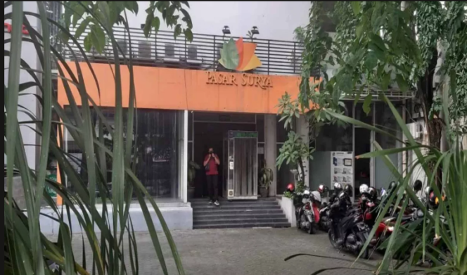 
					Kantor PD Pasar Surya, Surabaya saat mengelola 64 pasar akti dari 74 pasar yang tersebar di Timur, Utara dam Barat. Menangani sekiutar 12.000 pedagang. Foto: genpi.co