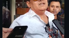 Madura, Khairul Umam alias Haji Her, sebagai tokoh pegusaha rokok bersar di Madura akhirnya memenuhi panggilan KPK sebagai saksi dalam kasus cukai rokok. Ia datang ke KPK Kamis, 9  April 2026. Foto: Instagram@rmol.id