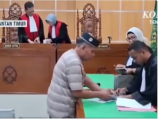 Suharto, mantan bendahara Polres Samarinda, divonis hukuman 4 tahaun penjara. Ia menerbitkan 196 kali surat pewrintah bayar totlanya mencapai Rp 4 miliar lebih. Foto: Instagram@kompas.com