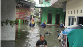 Kawasan keluarahan Jagalan Solo, terendam banjir, akibat hujan masih turun hingga pertengahan April 2026 ini. BMKG meningatkan Solo punya tabiat tersendiri, meski memasuki kemarauy tetapi hujan masih bis aturun. Foto: Dok/warga