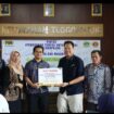 PT Oxo Nusantara serahkan delapan beasiswa kejar Paket B/C untuk warga Tlogopojok, Gresik, Kamis, 30 April 2026. Foto: ist