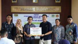 PT Oxo Nusantara serahkan delapan beasiswa kejar Paket B/C untuk warga Tlogopojok, Gresik, Kamis, 30 April 2026. Foto: ist