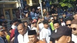 Massa melakukan aksi demo menuntut proses hukum terhadap Ashari, dalam kasus tindak kekerasan seksual kepada 50 santriwati Ponpes Dholo Kusumo, Sabtu, 2 Mei 2026. Foto: instagram@indonediaku.id