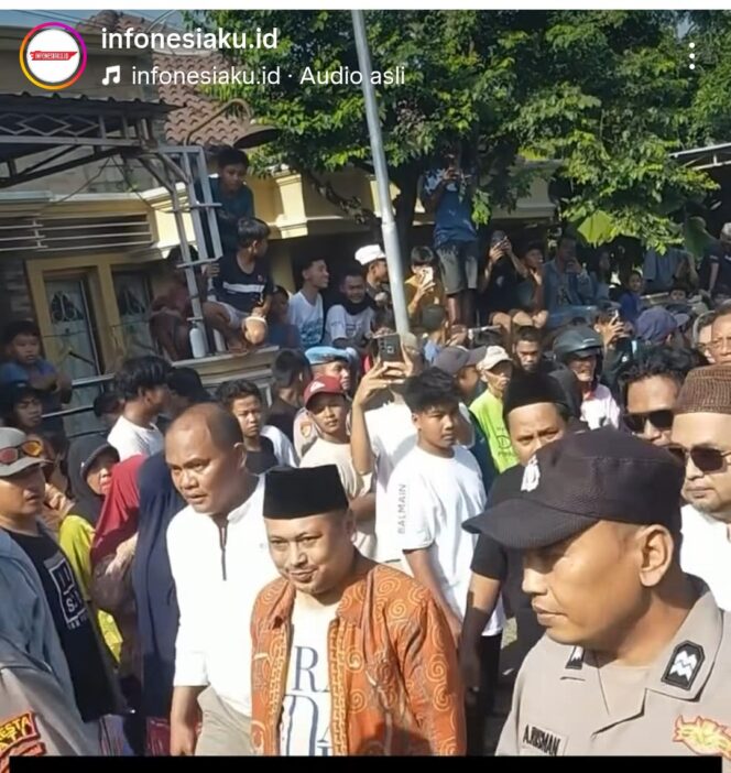 
					Massa melakukan aksi demo menuntut proses hukum terhadap Ashari, dalam kasus tindak kekerasan seksual kepada 50 santriwati Ponpes Dholo Kusumo, Sabtu, 2 Mei 2026. Foto: instagram@indonediaku.id